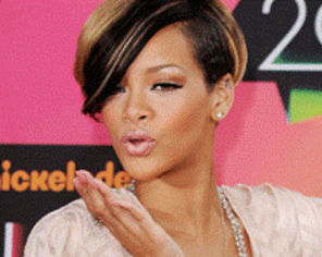 Rihanna lanseaza Te Amo, inainte de a fi Last Girl On Earth