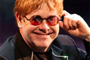 Scena lui Elton John raneste trei oameni in Mexic