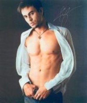 Enrique Iglesias fuge de casatorie