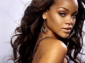 Rihanna filmeaza clipul Te Amo (poze)