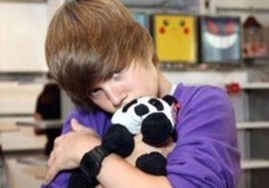 Justin Bieber, printre cele mai populare femei pe net