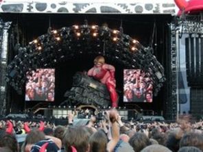 2000 de straini in Romania pentru AC/DC