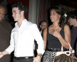 Soc! Kevin Jonas nu mai doarme cu sotia Danielle