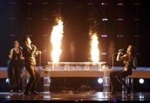 Paula Seling si Ovi - Playing With Fire in iTunes Top 10 Songs