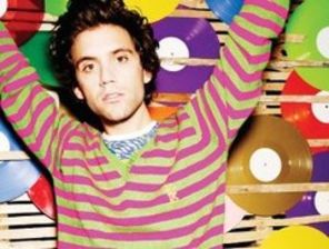 Mika vine la Orange Summer Party