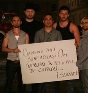 Sistem a filmat videoclipul pentru People are People
