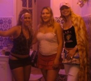 Laura Andresan, cu doua prostituate in Tunisia