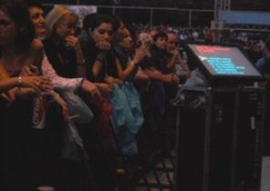 Artistii straini au versurile pe prompter (foto exclusiva)