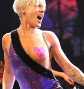 Pink a ajuns in spital (video)