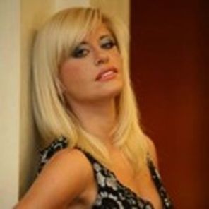 Loredana, concert live pe Facebook