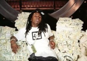 Lil Wayne, inglodat in datorii