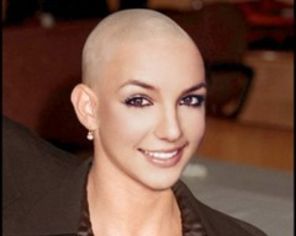 Britney Spears a chelit de la extensiile de par (foto + video)