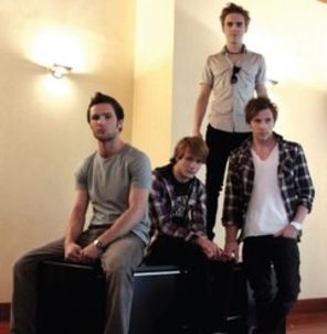 Asculta noul single McFly &ndash; Party Girl (audio)