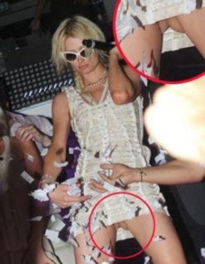 Paris Hilton s-a destrabalat in Saint-Tropez (poze)