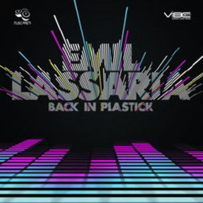 Emil Lassaria lanseaza albumul de debut - Back in Plastic