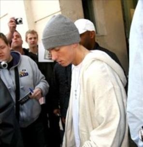 Eminem, obsedat de moarte