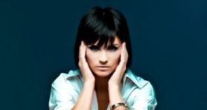 Ellie White, misterioasa voce de pe piesa One Love (audio)