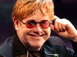 Elton John, la un pas sa jurizeze American Idol