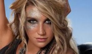 Ke$ha vrea sa cante cu Rihanna