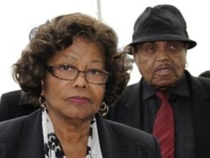 Parintii lui Michael Jackson divorteaza