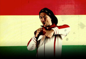 El Negro canta noul hit in deschiderea The Wailers