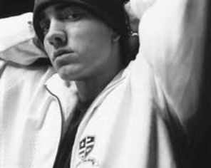 Esti fan adevarat Eminem? Dovedeste-o!