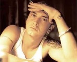 Eminem a facut ravagii in topurile muzicale
