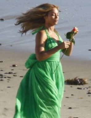Beyonce a filmat noul clip in Malibu