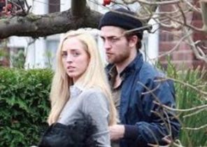 Sora lui Robert Pattinson se lanseaza in muzica