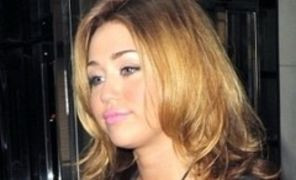 Miley Cyrus, suspecta de botox in buze