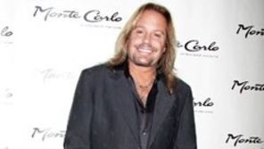 Vince Neil, acuzat de agresiune in lift