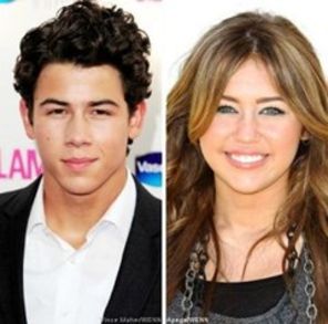Nick Jonas si-a sarbatorit aniversarea cu Miley Cyrus (video)