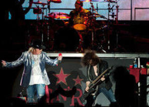 Concertul Guns N' Roses, vazut prin ochii unei fane (video)