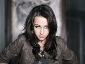Miss Mary, Miley Cyrus de Romania? (audio, poze)