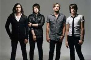 Chitaristul din Kings Of Leon, ranit la bordul unui yacht