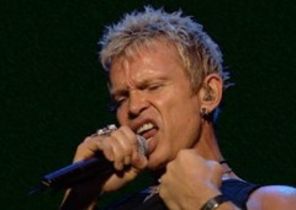 Billy Idol isi publica memoriile