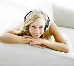 Cheryl Cole, Enrique Iglesias si Shakira in Top 20 BestMusic