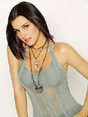 Maite Perroni a vizitat o scoala de nevazatori