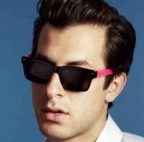 Mark Ronson ft Boy George Somebody To Love Me videoclip