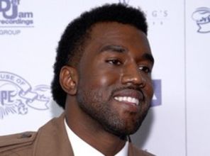 Kanye West si-a implantat dinti cu diamante (video)