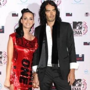 Russell Brand adora sa fie casatorit cu Katy Perry