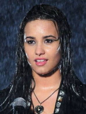 Demi Lovato a cantat in ploaie, la filmarile clipului `Don't Forget`
