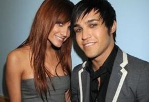 Ashlee Simpson si Pete Wentz divorteaza
