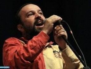 Ioan Gyuri Pascu invata din nou sa cante la chitara