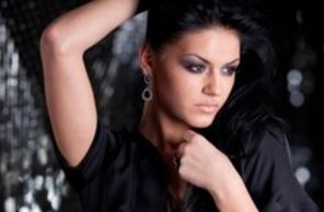 Ela Rose lanseaza Lovely Words single nou (audio)