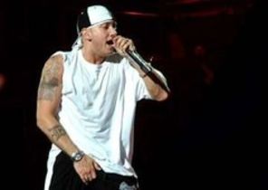 Eminem, cea mai populara persoana pe Facebook