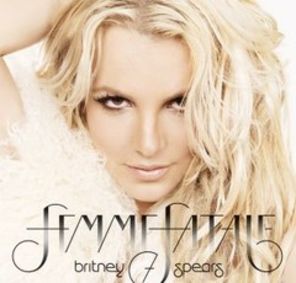 Femme Fatale al lui Britney Spears, tot mai sus in topuri