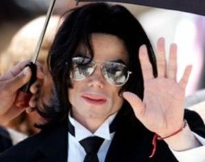Conrad Murray: `Michael s-a sinucis din cauza banilor`