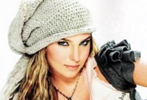 Belinda s-a certat cu presa la teatru