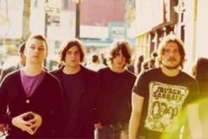 Arctic Monkeys Don't Sit Down videoclip (video)